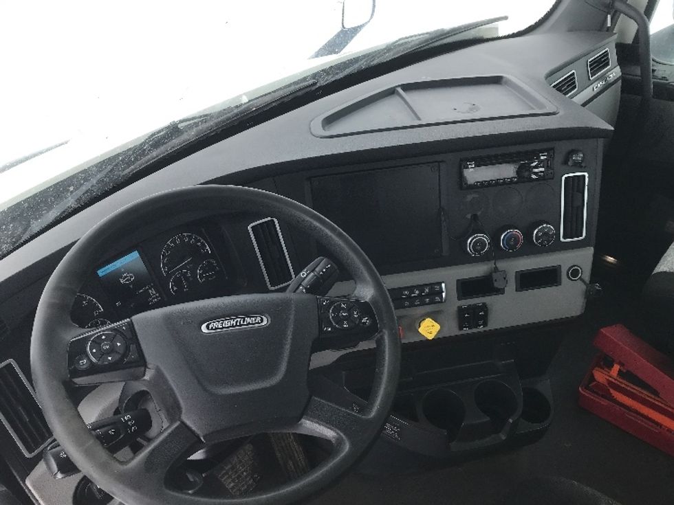 Day Cab Tractor-Heavy Duty Tractors-Freightliner-2019-T11642ST-Fredonia-NY-236,436\n\t\tmiles-$ 45,250 - Image 10