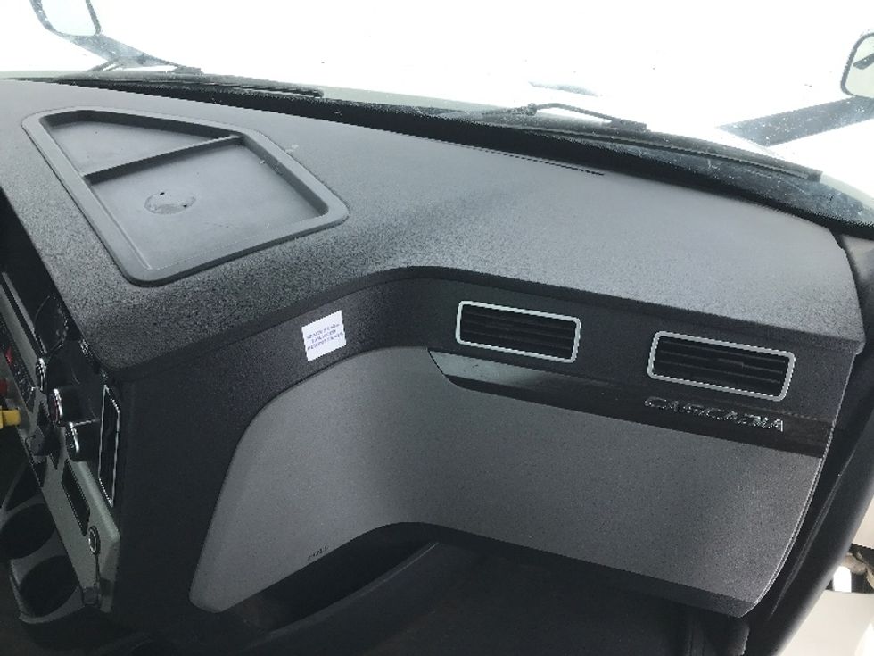 Day Cab Tractor-Heavy Duty Tractors-Freightliner-2019-T11642ST-Fredonia-NY-236,436\n\t\tmiles-$ 45,250 - Image 13