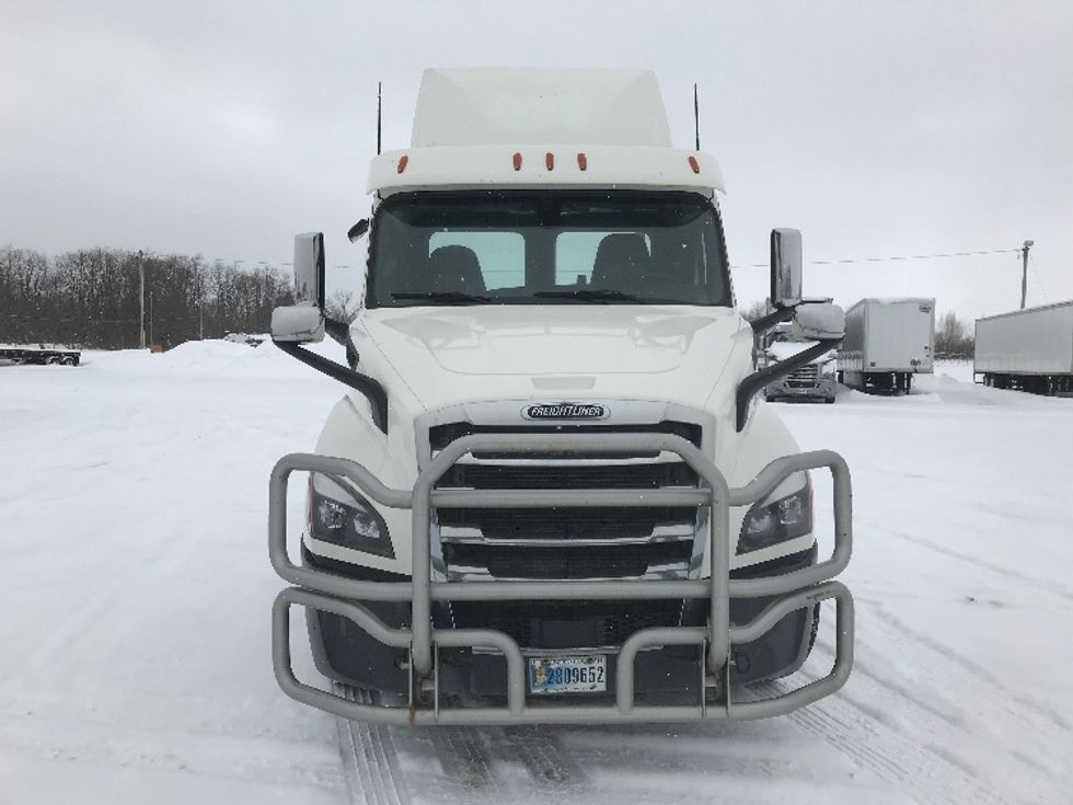 Day Cab Tractor-Heavy Duty Tractors-Freightliner-2019-T11642ST-Fredonia-NY-236,436\n\t\tmiles-$ 45,250 - Image 2