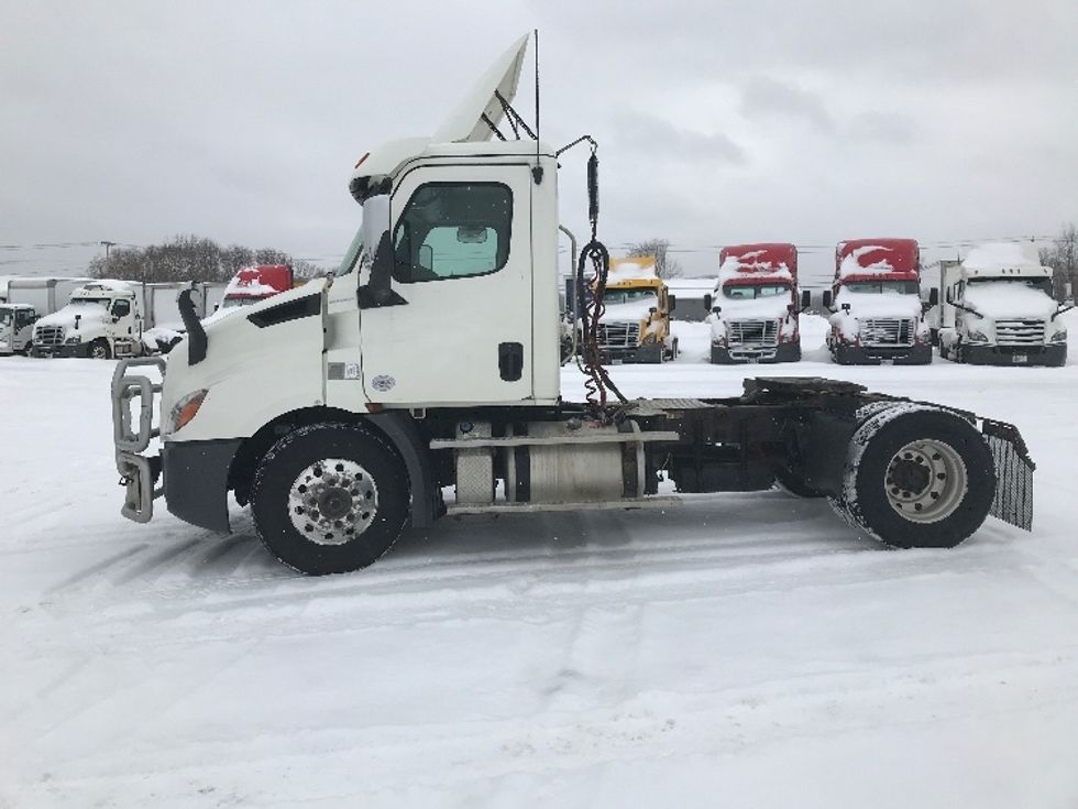 Day Cab Tractor-Heavy Duty Tractors-Freightliner-2019-T11642ST-Fredonia-NY-236,436\n\t\tmiles-$ 45,250 - Image 4