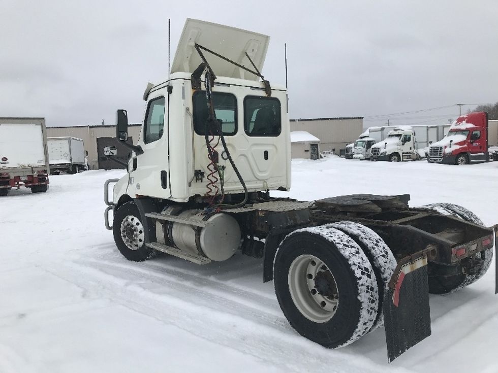 Day Cab Tractor-Heavy Duty Tractors-Freightliner-2019-T11642ST-Fredonia-NY-236,436\n\t\tmiles-$ 45,250 - Image 5