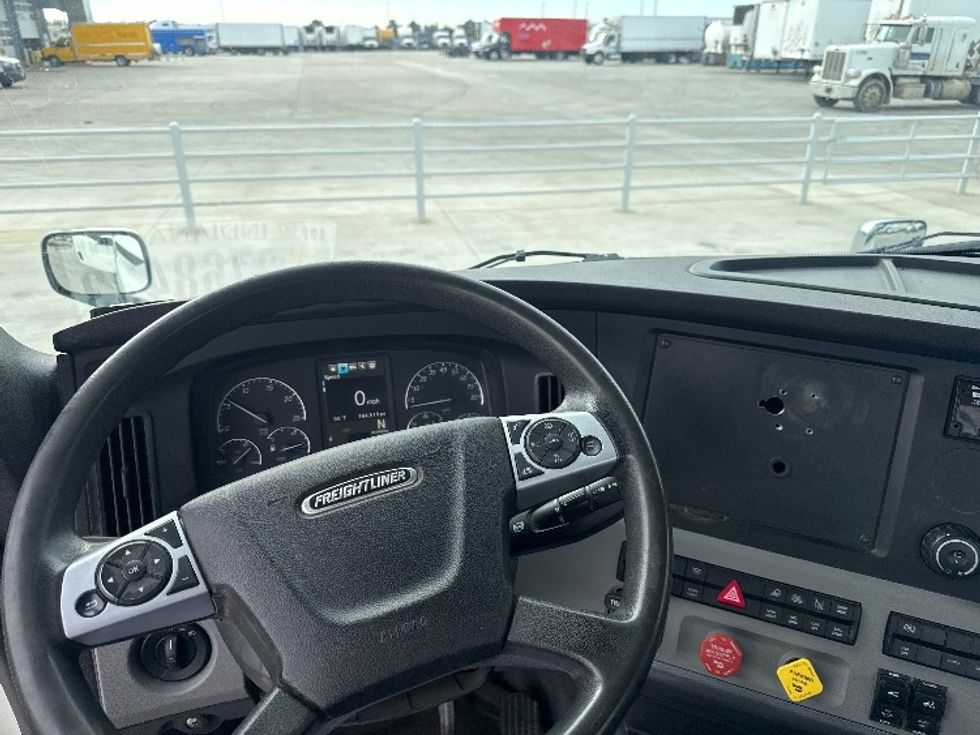 Day Cab Tractor-Heavy Duty Tractors-Freightliner-2019-T11642ST-Greeley-CO-184,519\n\t\tmiles-$ 47,250 - Image 11