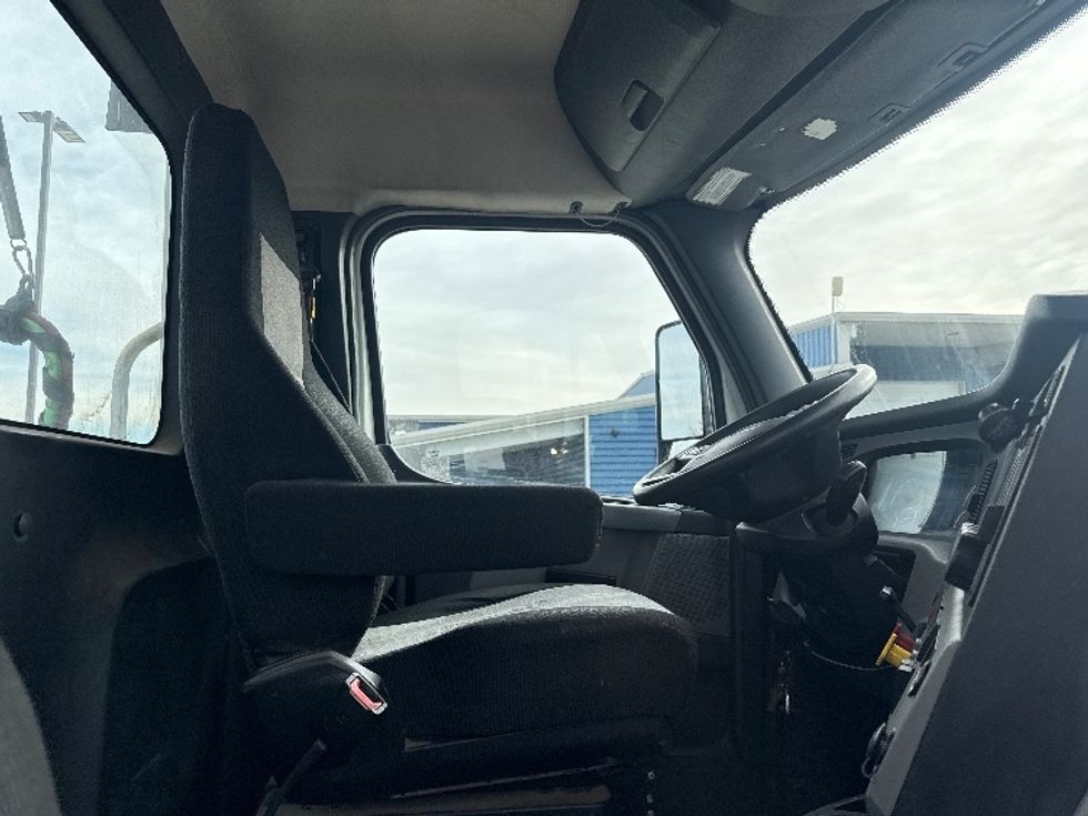 Day Cab Tractor-Heavy Duty Tractors-Freightliner-2019-T11642ST-Greeley-CO-184,519\n\t\tmiles-$ 47,250 - Image 14