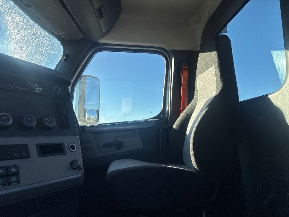Day Cab Tractor-Heavy Duty Tractors-Freightliner-2019-T11642ST-Greeley-CO-201,998\n\t\tmiles-$ 46,250 - Image 10