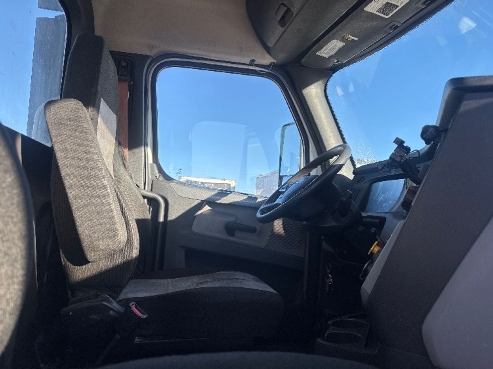 Day Cab Tractor-Heavy Duty Tractors-Freightliner-2019-T11642ST-Greeley-CO-201,998\n\t\tmiles-$ 46,250 - Image 14