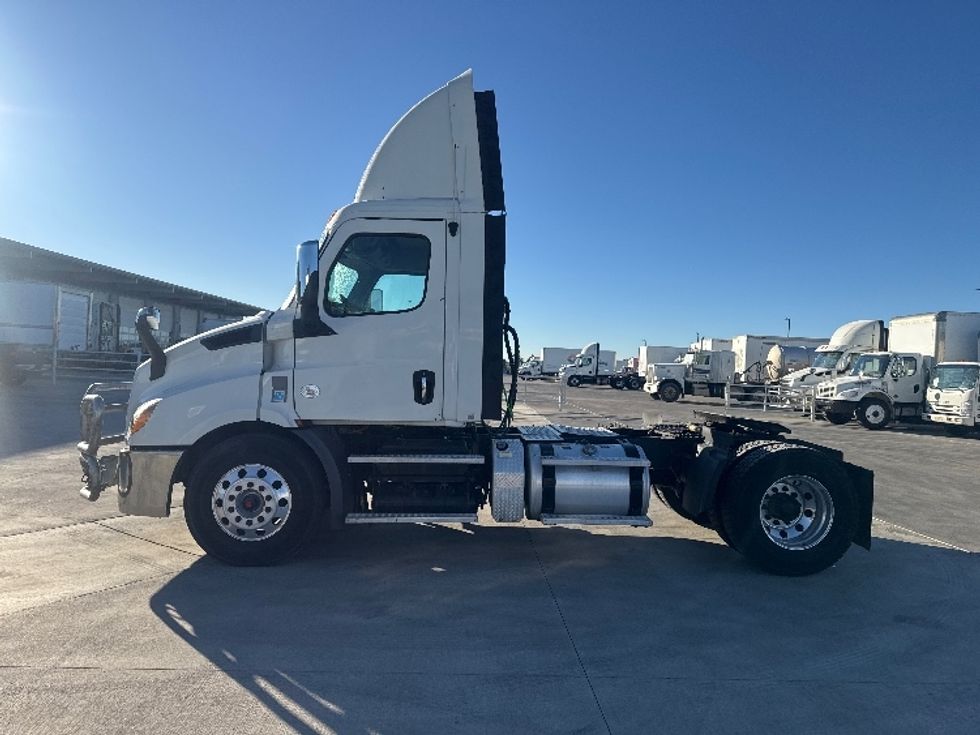 Day Cab Tractor-Heavy Duty Tractors-Freightliner-2019-T11642ST-Greeley-CO-201,998\n\t\tmiles-$ 46,250 - Image 4