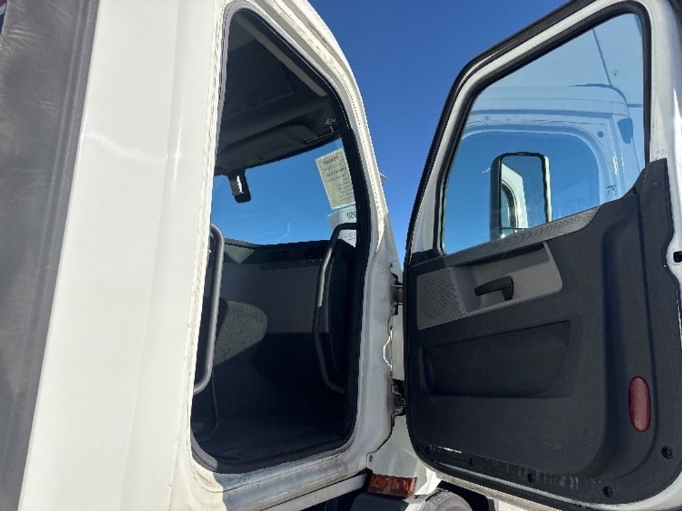 Day Cab Tractor-Heavy Duty Tractors-Freightliner-2019-T11642ST-Greeley-CO-210,081\n\t\tmiles-$ 45,750 - Image 12