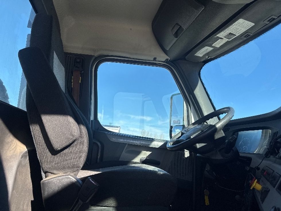 Day Cab Tractor-Heavy Duty Tractors-Freightliner-2019-T11642ST-Greeley-CO-210,081\n\t\tmiles-$ 45,750 - Image 14