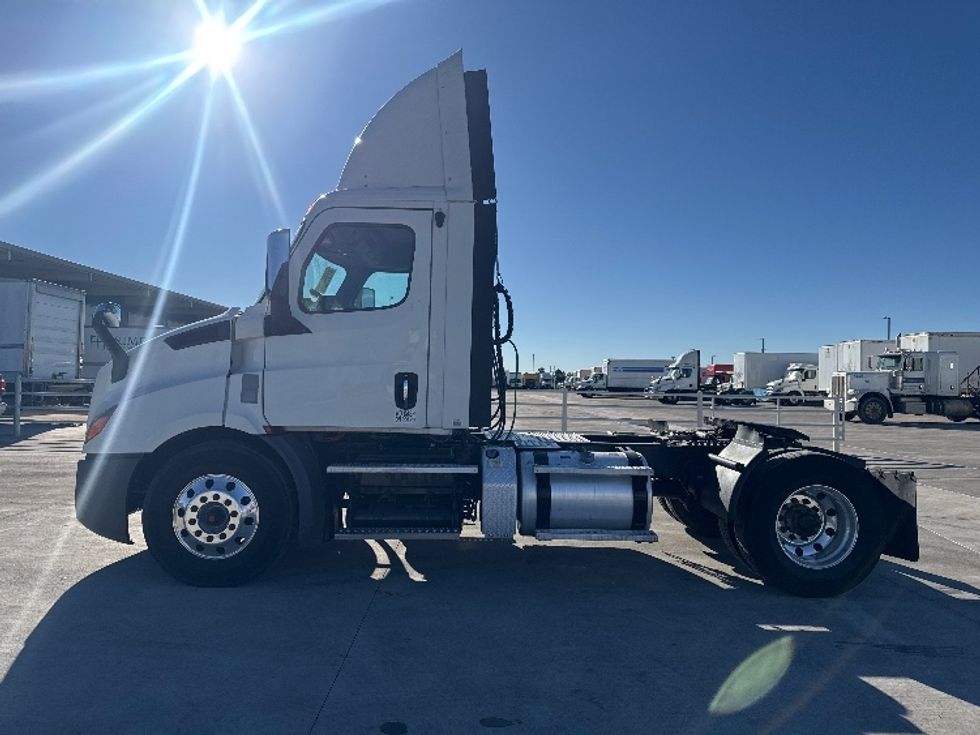 Day Cab Tractor-Heavy Duty Tractors-Freightliner-2019-T11642ST-Greeley-CO-210,081\n\t\tmiles-$ 45,750 - Image 4