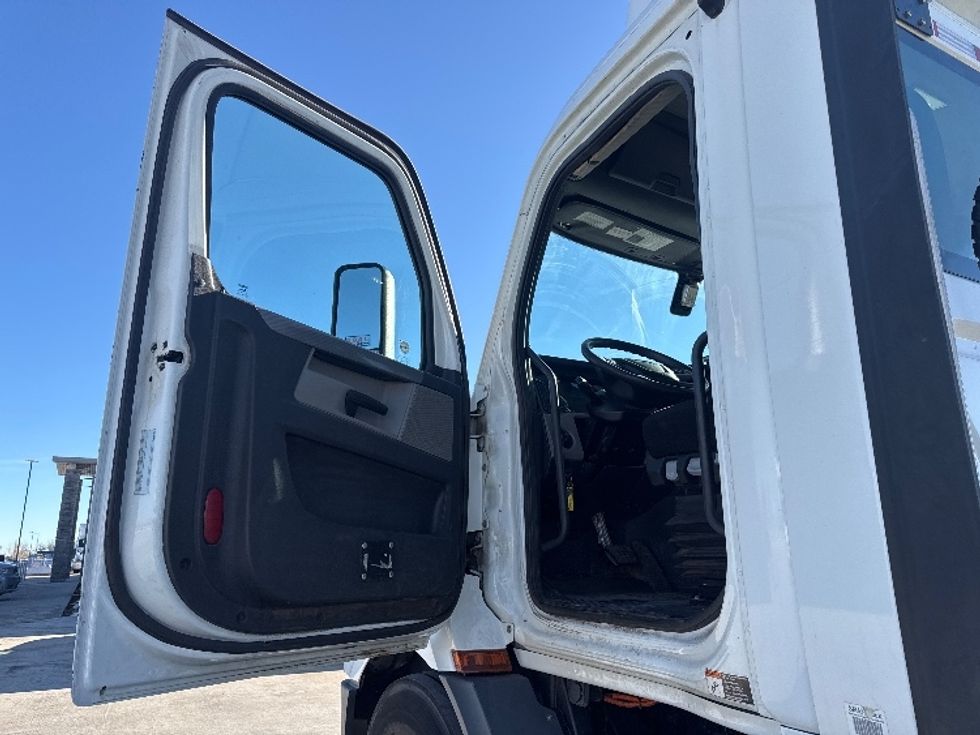 Day Cab Tractor-Heavy Duty Tractors-Freightliner-2019-T11642ST-Greeley-CO-210,081\n\t\tmiles-$ 45,750 - Image 9
