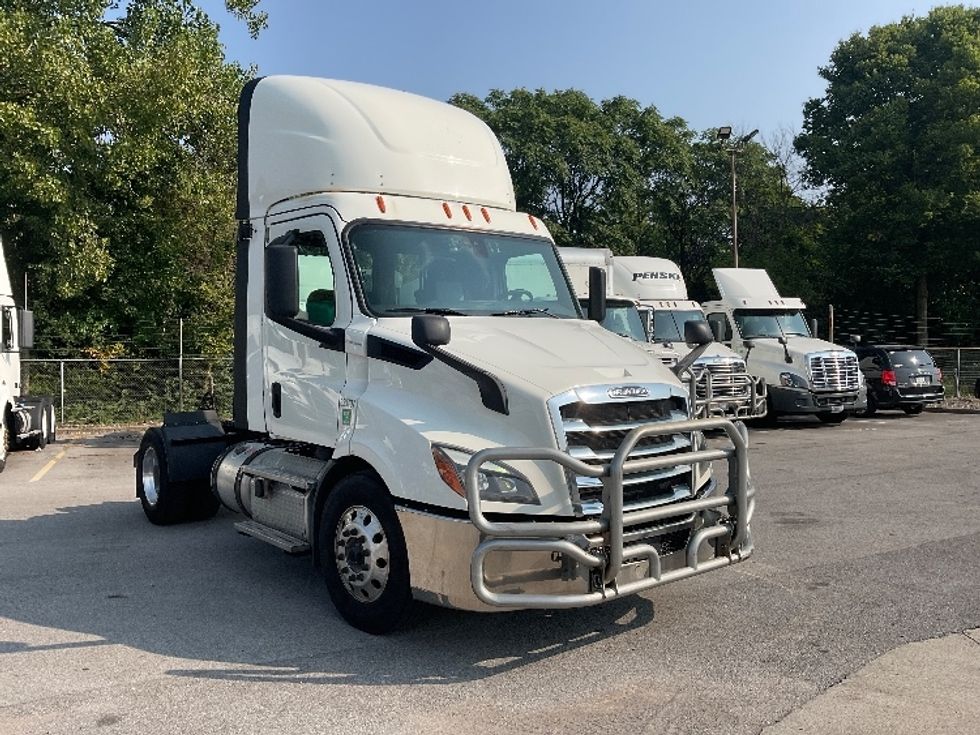 Day Cab Tractor-Heavy Duty Tractors-Freightliner-2019-T11642ST-Indianapolis-IN-440,971\n\t\tmiles-$ 42,250 - Image 1