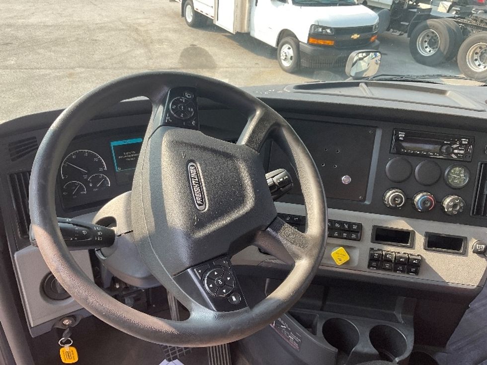 Day Cab Tractor-Heavy Duty Tractors-Freightliner-2019-T11642ST-Indianapolis-IN-440,971\n\t\tmiles-$ 42,250 - Image 11