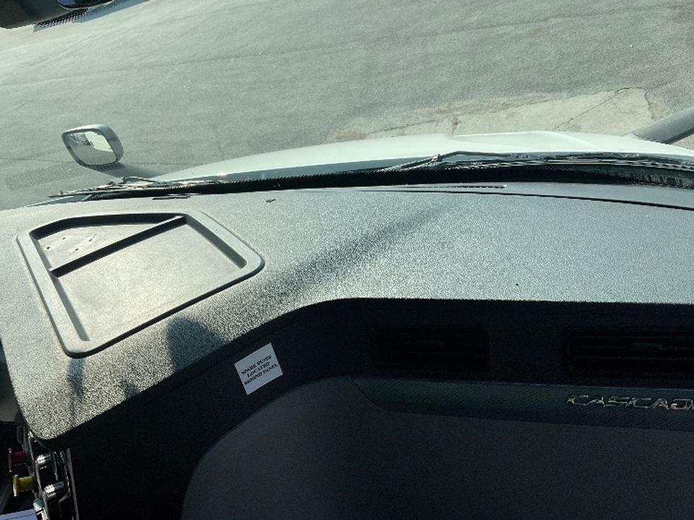 Day Cab Tractor-Heavy Duty Tractors-Freightliner-2019-T11642ST-Indianapolis-IN-440,971\n\t\tmiles-$ 42,250 - Image 13