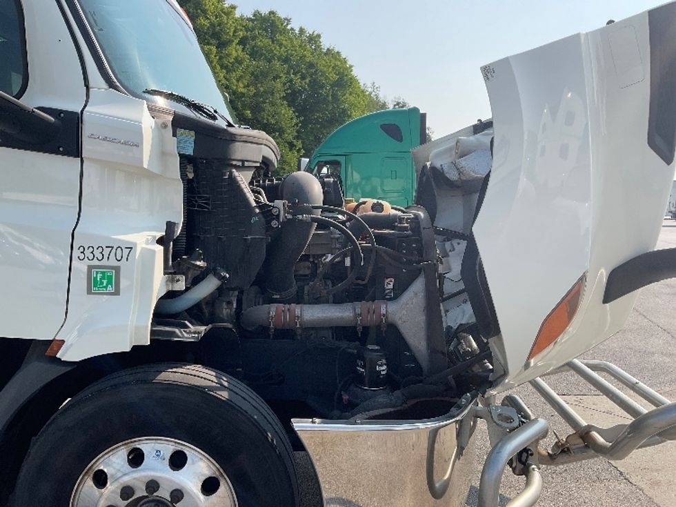 Day Cab Tractor-Heavy Duty Tractors-Freightliner-2019-T11642ST-Indianapolis-IN-440,971\n\t\tmiles-$ 42,250 - Image 15