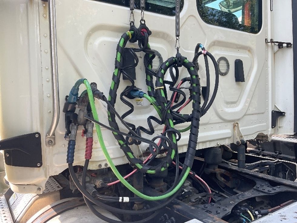 Day Cab Tractor-Heavy Duty Tractors-Freightliner-2019-T11642ST-Indianapolis-IN-440,971\n\t\tmiles-$ 42,250 - Image 17