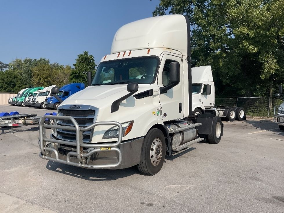 Day Cab Tractor-Heavy Duty Tractors-Freightliner-2019-T11642ST-Indianapolis-IN-440,971\n\t\tmiles-$ 42,250 - Image 3