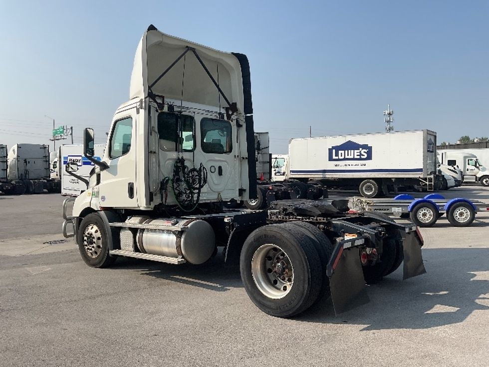 Day Cab Tractor-Heavy Duty Tractors-Freightliner-2019-T11642ST-Indianapolis-IN-440,971\n\t\tmiles-$ 42,250 - Image 5