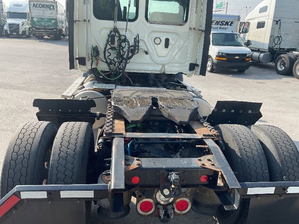 Day Cab Tractor-Heavy Duty Tractors-Freightliner-2019-T11642ST-Indianapolis-IN-440,971\n\t\tmiles-$ 42,250 - Image 6