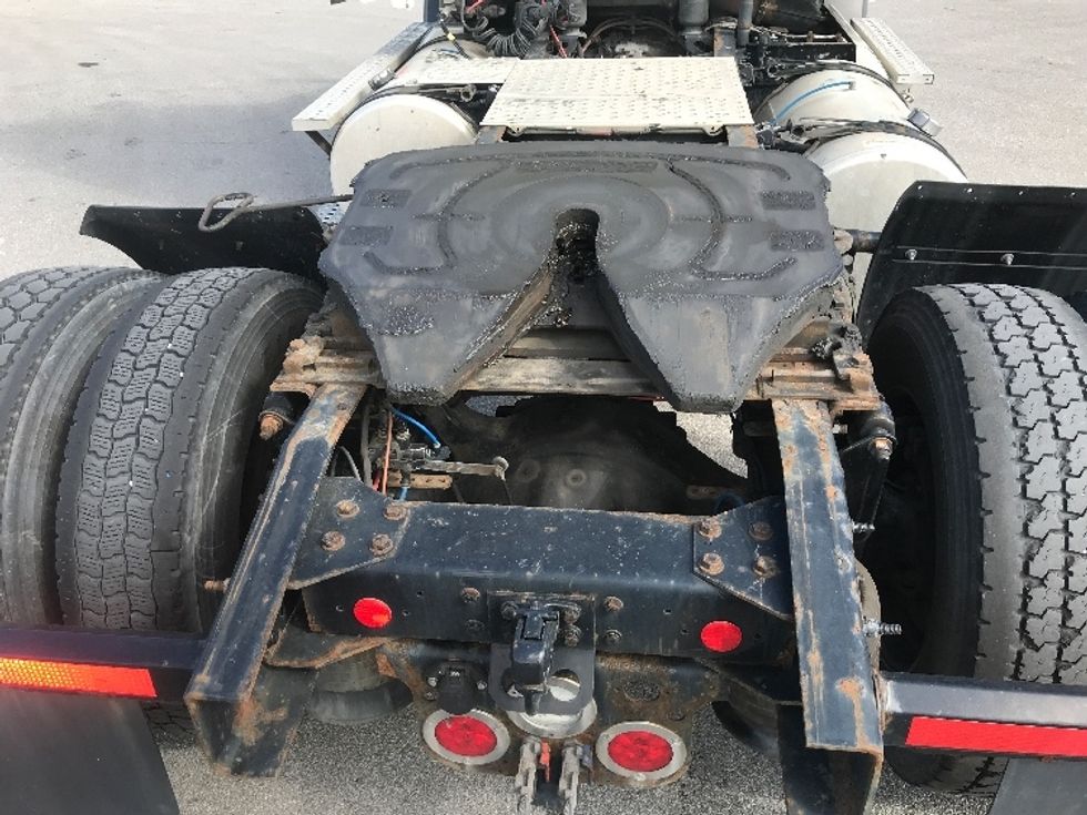 Day Cab Tractor-Heavy Duty Tractors-Freightliner-2019-T11642ST-Indianapolis-IN-631,146\n\t\tmiles-$ 28,000 - Image 6