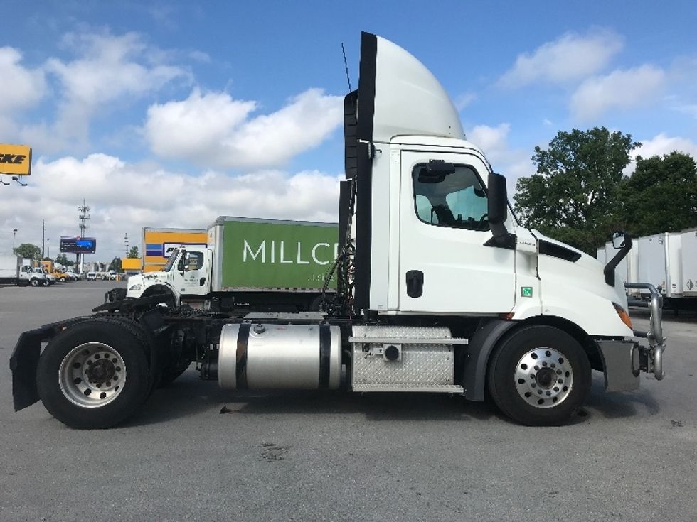 Day Cab Tractor-Heavy Duty Tractors-Freightliner-2019-T11642ST-Indianapolis-IN-631,146\n\t\tmiles-$ 28,000 - Image 8