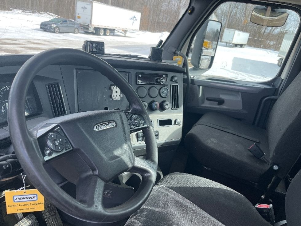 Day Cab Tractor-Heavy Duty Tractors-Freightliner-2019-T11642ST-Kalamazoo-MI-659,678\n\t\tmiles-$ 23,500 - Image 10