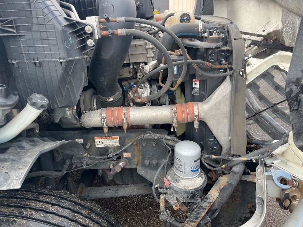 Day Cab Tractor-Heavy Duty Tractors-Freightliner-2019-T11642ST-Kalamazoo-MI-659,678\n\t\tmiles-$ 23,500 - Image 15