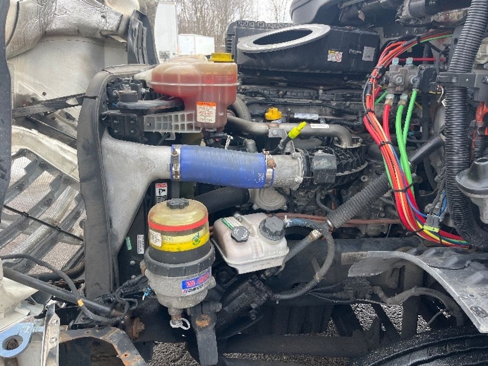 Day Cab Tractor-Heavy Duty Tractors-Freightliner-2019-T11642ST-Kalamazoo-MI-659,678\n\t\tmiles-$ 23,500 - Image 16