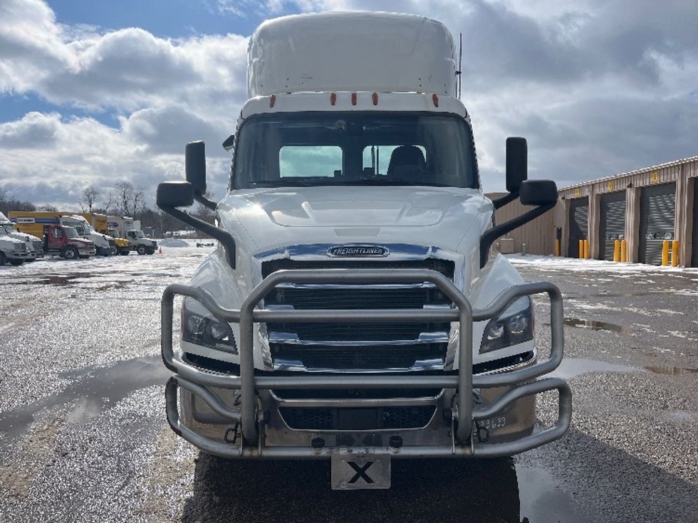 Day Cab Tractor-Heavy Duty Tractors-Freightliner-2019-T11642ST-Kalamazoo-MI-659,678\n\t\tmiles-$ 23,500 - Image 2