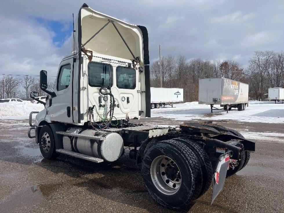 Day Cab Tractor-Heavy Duty Tractors-Freightliner-2019-T11642ST-Kalamazoo-MI-659,678\n\t\tmiles-$ 23,500 - Image 5