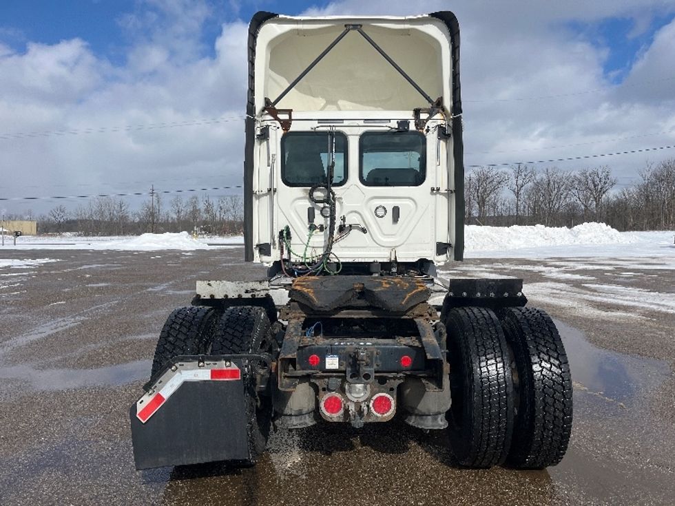 Day Cab Tractor-Heavy Duty Tractors-Freightliner-2019-T11642ST-Kalamazoo-MI-659,678\n\t\tmiles-$ 23,500 - Image 6