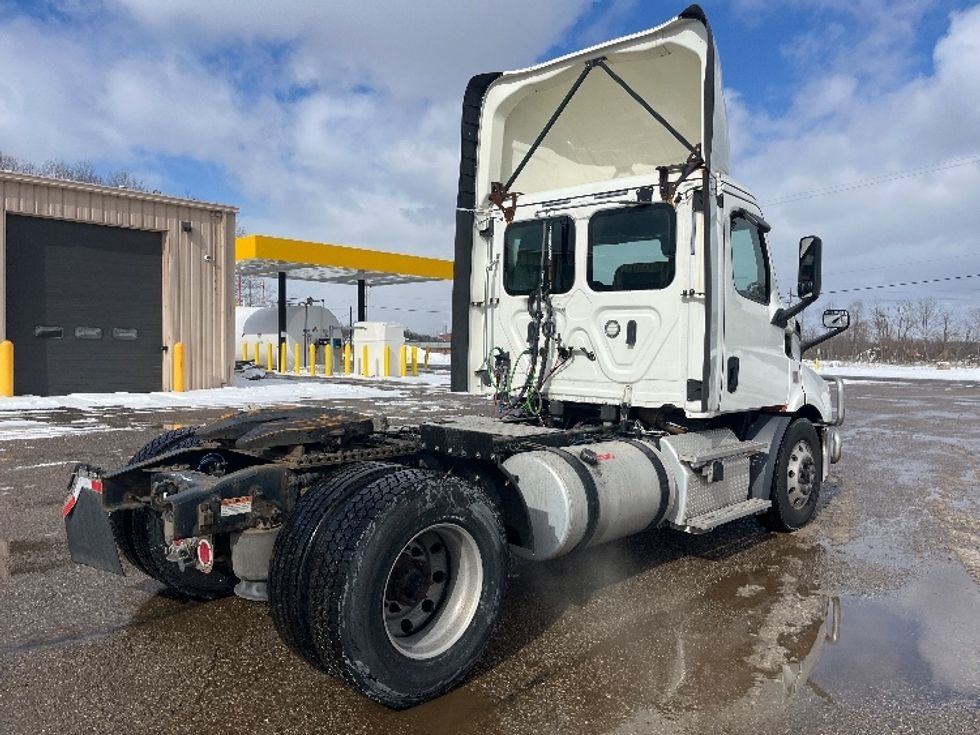 Day Cab Tractor-Heavy Duty Tractors-Freightliner-2019-T11642ST-Kalamazoo-MI-659,678\n\t\tmiles-$ 23,500 - Image 7