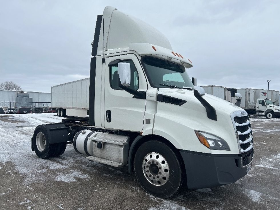 Day Cab Tractor-Heavy Duty Tractors-Freightliner-2019-T11642ST-Lansing-MI-245,758\n\t\tmiles-$ 38,000 - Image 1