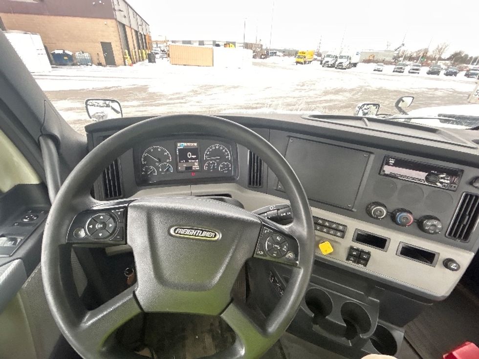 Day Cab Tractor-Heavy Duty Tractors-Freightliner-2019-T11642ST-Lansing-MI-245,758\n\t\tmiles-$ 38,000 - Image 11