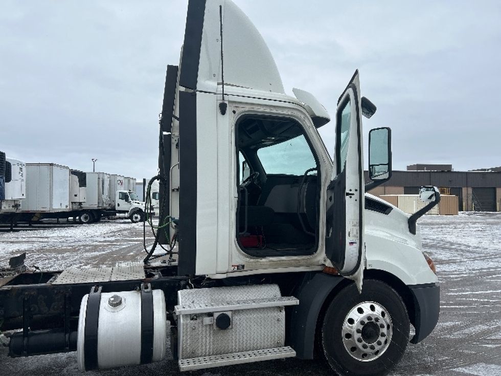 Day Cab Tractor-Heavy Duty Tractors-Freightliner-2019-T11642ST-Lansing-MI-245,758\n\t\tmiles-$ 38,000 - Image 12