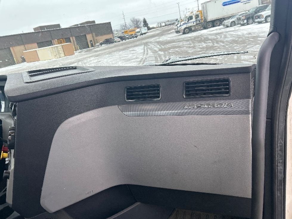 Day Cab Tractor-Heavy Duty Tractors-Freightliner-2019-T11642ST-Lansing-MI-245,758\n\t\tmiles-$ 38,000 - Image 13