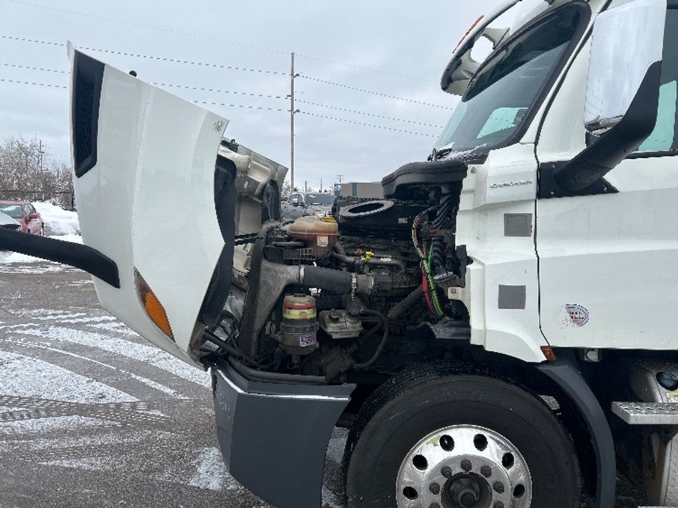 Day Cab Tractor-Heavy Duty Tractors-Freightliner-2019-T11642ST-Lansing-MI-245,758\n\t\tmiles-$ 38,000 - Image 16
