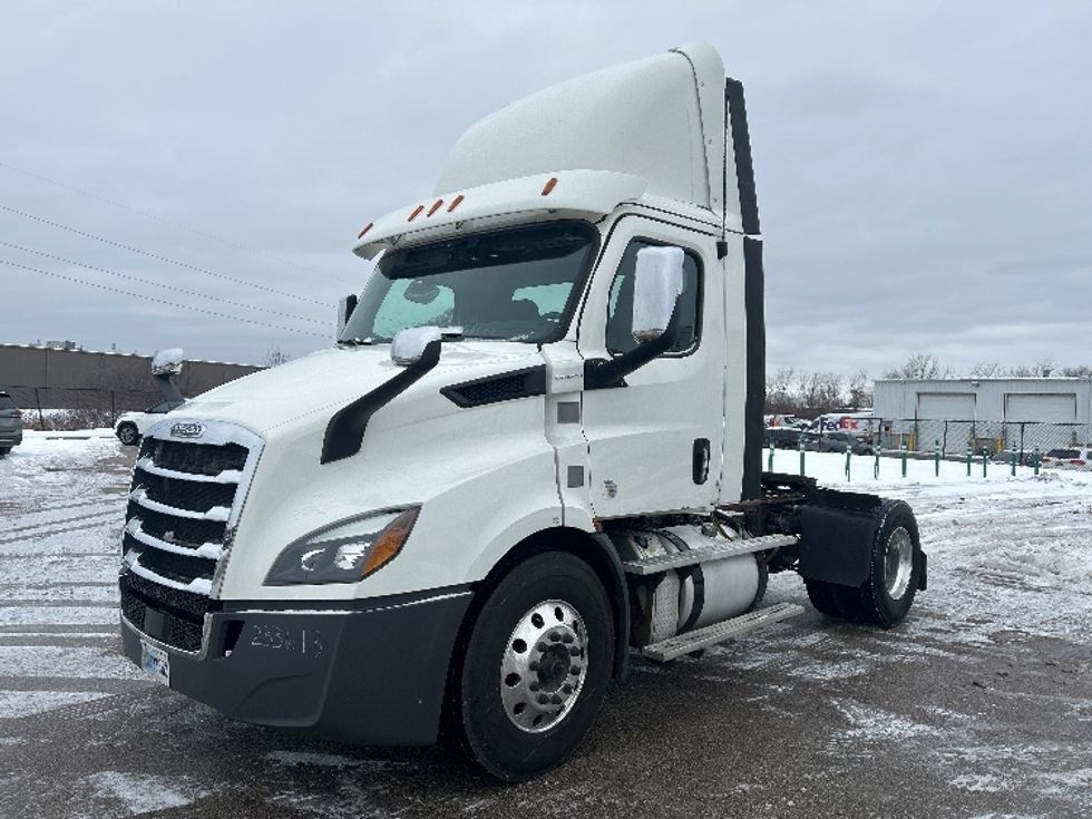 Day Cab Tractor-Heavy Duty Tractors-Freightliner-2019-T11642ST-Lansing-MI-245,758\n\t\tmiles-$ 38,000 - Image 3