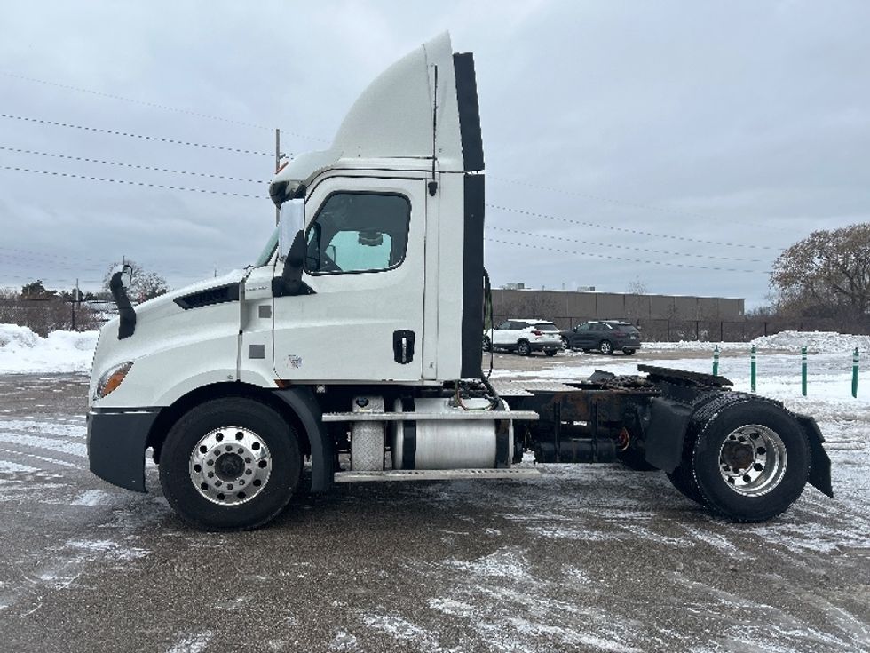 Day Cab Tractor-Heavy Duty Tractors-Freightliner-2019-T11642ST-Lansing-MI-245,758\n\t\tmiles-$ 38,000 - Image 4