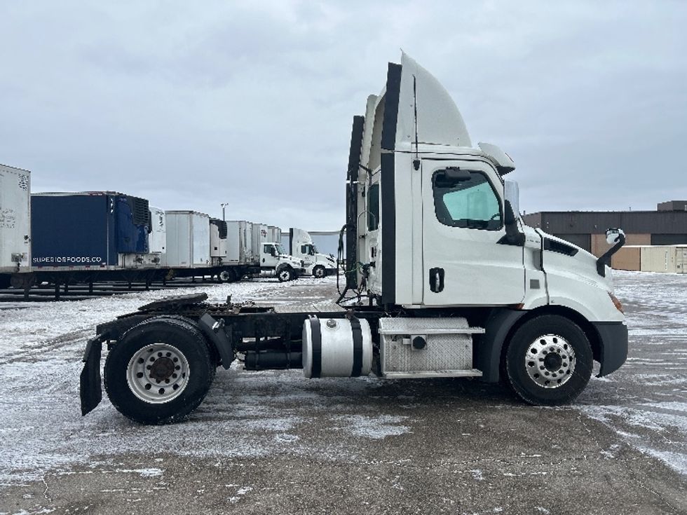 Day Cab Tractor-Heavy Duty Tractors-Freightliner-2019-T11642ST-Lansing-MI-245,758\n\t\tmiles-$ 38,000 - Image 8
