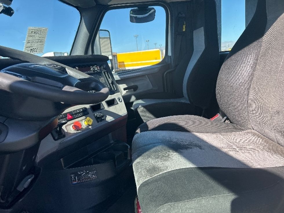 Day Cab Tractor-Heavy Duty Tractors-Freightliner-2019-T11642ST-Las Vegas-NV-743,968\n\t\tmiles-$ 19,000 - Image 10