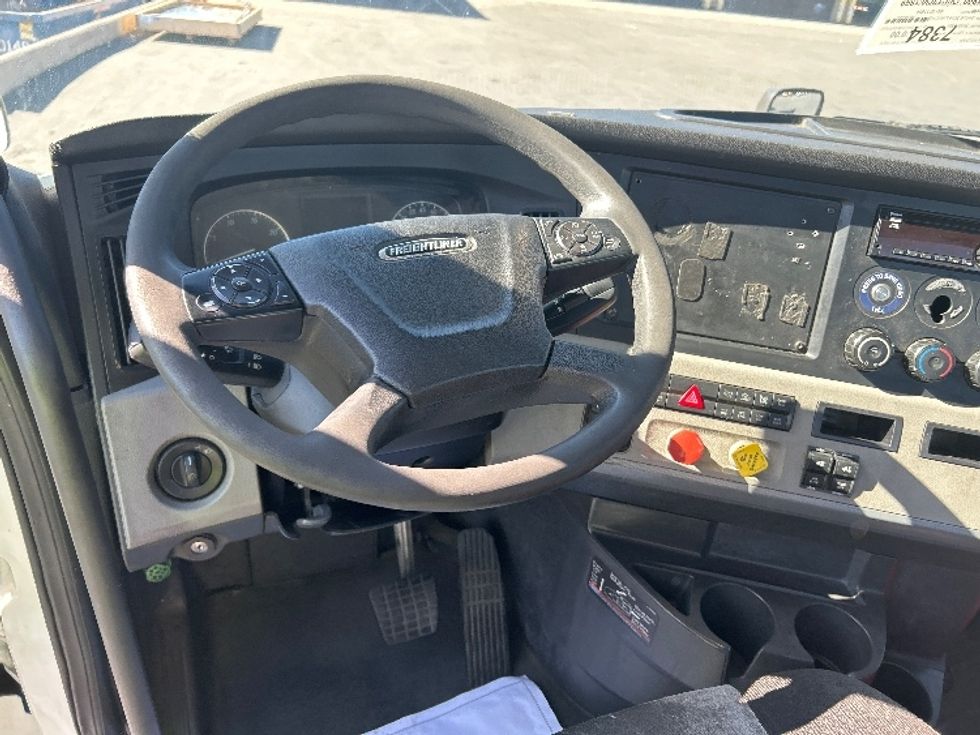 Day Cab Tractor-Heavy Duty Tractors-Freightliner-2019-T11642ST-Las Vegas-NV-743,968\n\t\tmiles-$ 19,000 - Image 11