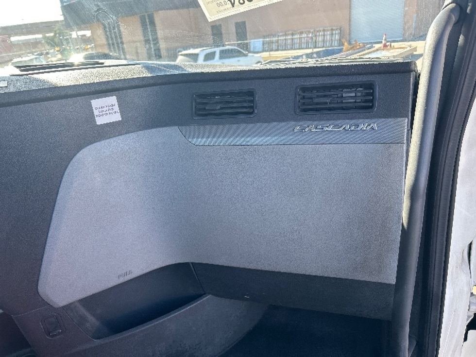 Day Cab Tractor-Heavy Duty Tractors-Freightliner-2019-T11642ST-Las Vegas-NV-743,968\n\t\tmiles-$ 19,000 - Image 13