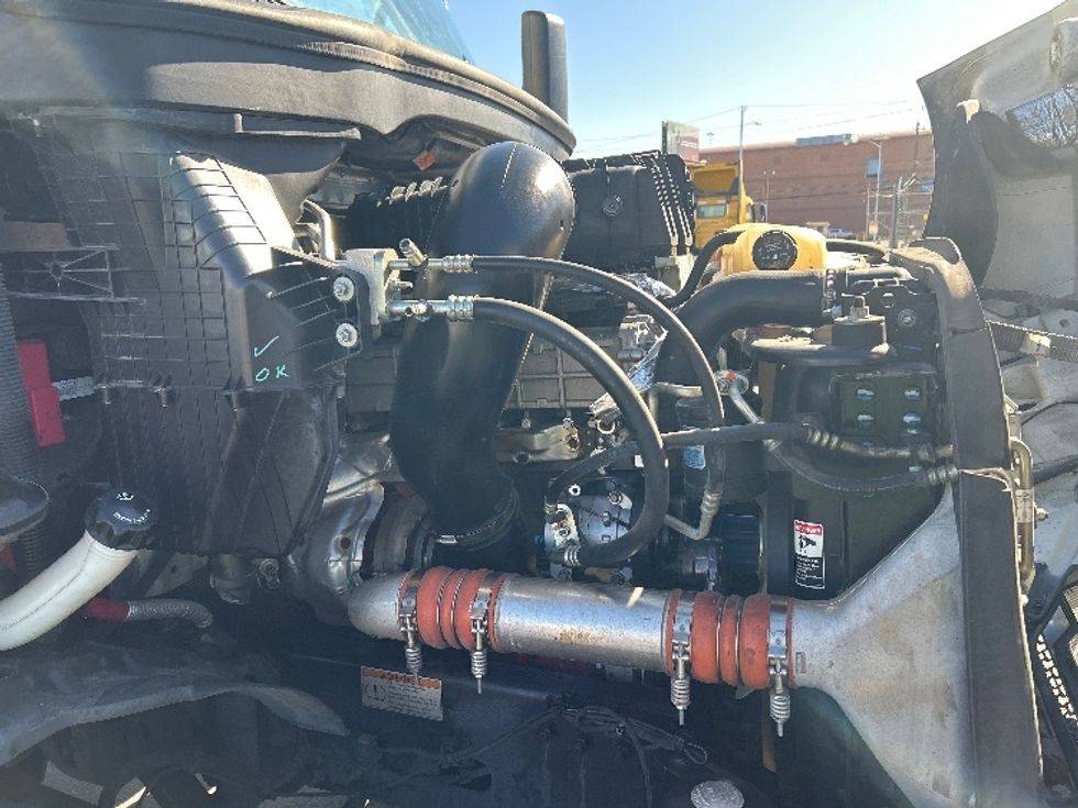 Day Cab Tractor-Heavy Duty Tractors-Freightliner-2019-T11642ST-Las Vegas-NV-743,968\n\t\tmiles-$ 19,000 - Image 15