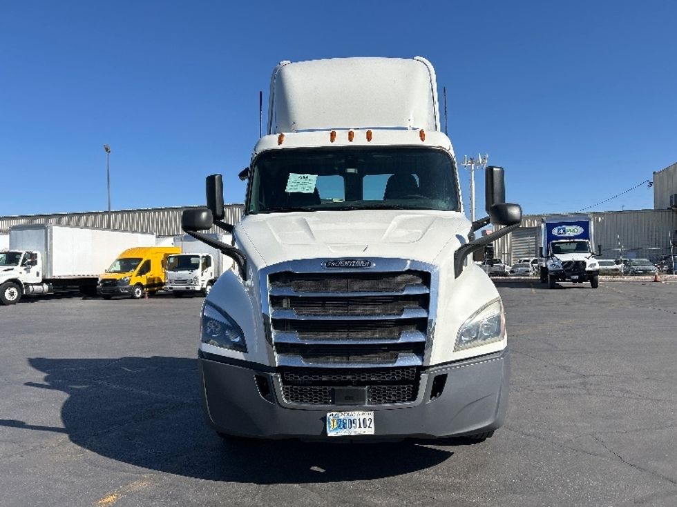 Day Cab Tractor-Heavy Duty Tractors-Freightliner-2019-T11642ST-Las Vegas-NV-743,968\n\t\tmiles-$ 19,000 - Image 2