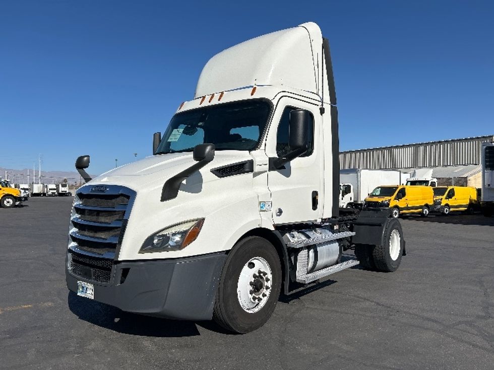 Day Cab Tractor-Heavy Duty Tractors-Freightliner-2019-T11642ST-Las Vegas-NV-743,968\n\t\tmiles-$ 19,000 - Image 3