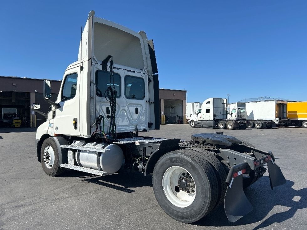Day Cab Tractor-Heavy Duty Tractors-Freightliner-2019-T11642ST-Las Vegas-NV-743,968\n\t\tmiles-$ 19,000 - Image 5