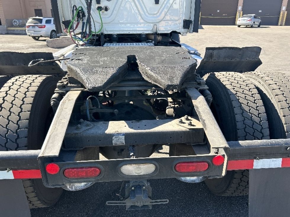 Day Cab Tractor-Heavy Duty Tractors-Freightliner-2019-T11642ST-Las Vegas-NV-743,968\n\t\tmiles-$ 19,000 - Image 6