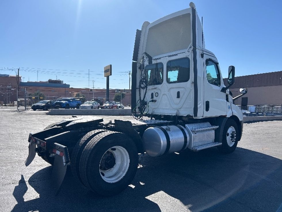 Day Cab Tractor-Heavy Duty Tractors-Freightliner-2019-T11642ST-Las Vegas-NV-743,968\n\t\tmiles-$ 19,000 - Image 7