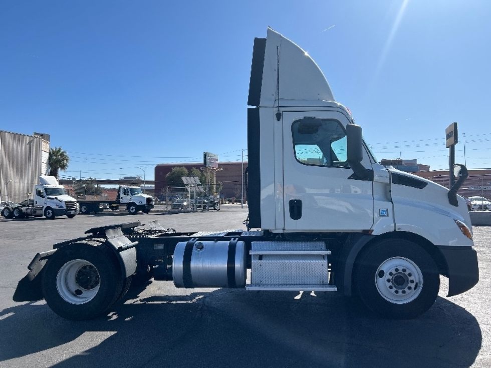 Day Cab Tractor-Heavy Duty Tractors-Freightliner-2019-T11642ST-Las Vegas-NV-743,968\n\t\tmiles-$ 19,000 - Image 8