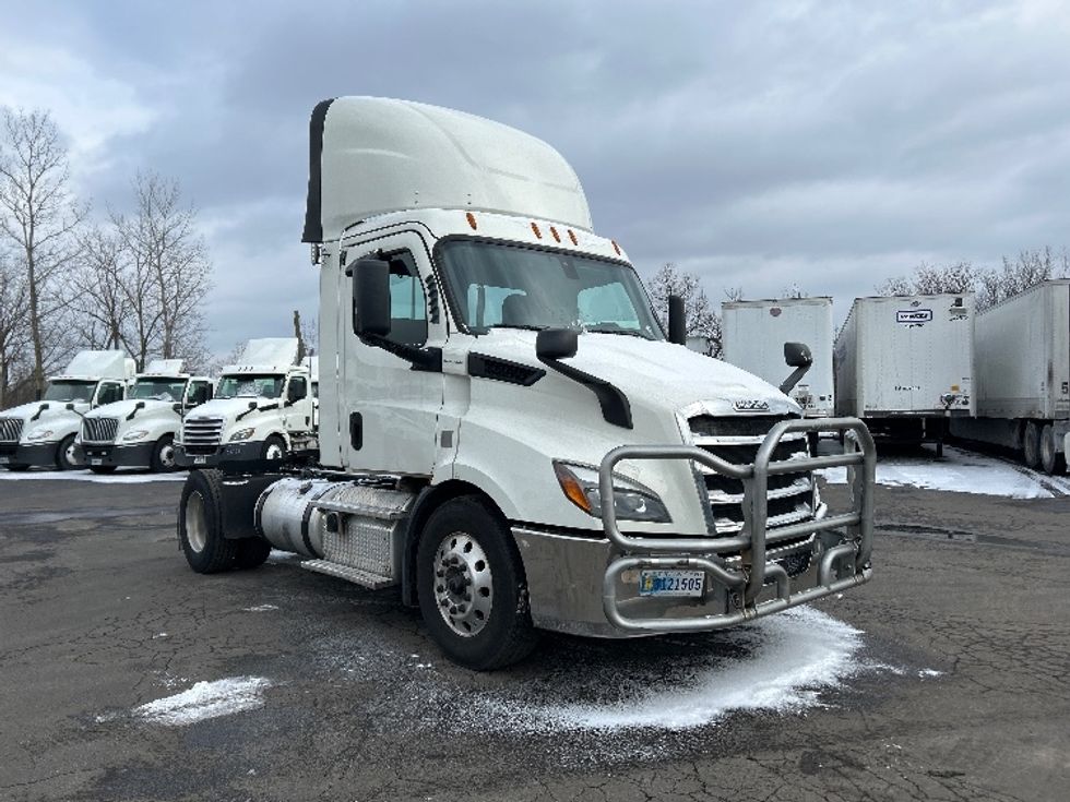 Day Cab Tractor-Heavy Duty Tractors-Freightliner-2019-T11642ST-Obetz-OH-595,397\n\t\tmiles-$ 27,250 - Image 1
